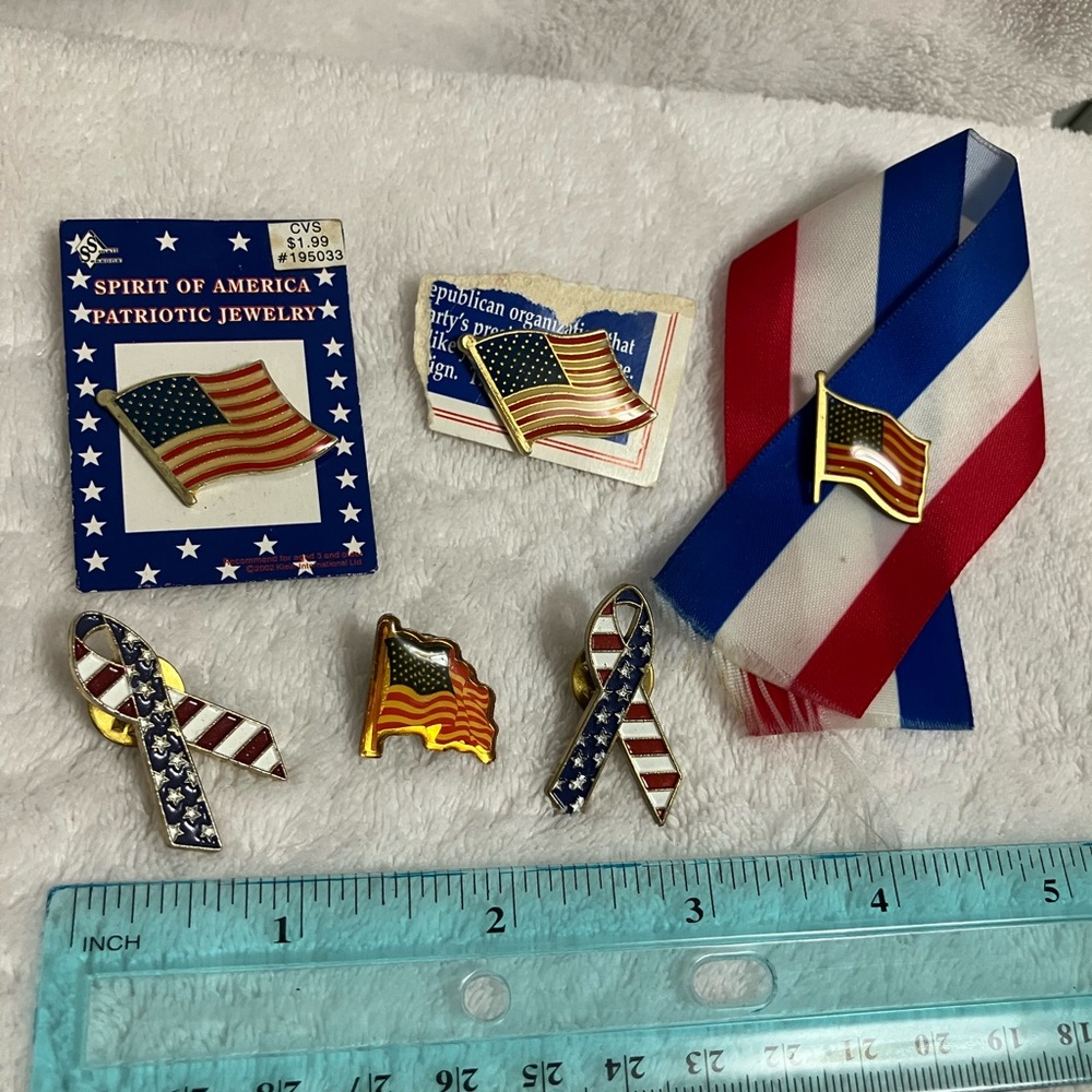 Vtg Patriotic American Flag Lapel Pin lot - Gold Tone, Red White Blue - Picture 2 of 4